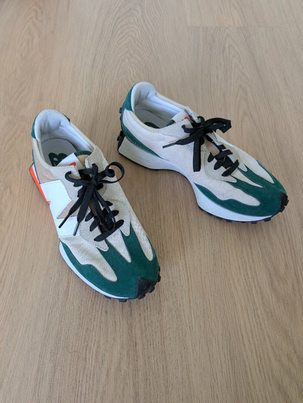 New Balance 327 Sneakers Green and Cream Men's 10 Excellent Condition